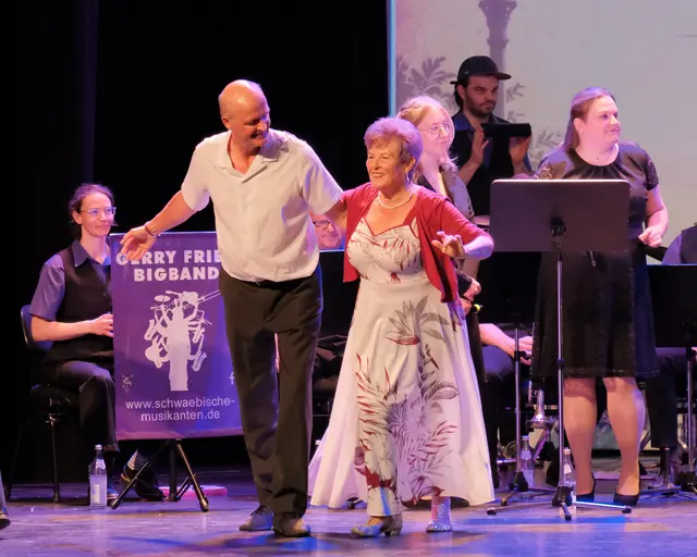 Die Gerry Fried Big-Band sorgte für gute Unterhaltung. | Foto: Stadt Gersthofen (Stefan Krug)