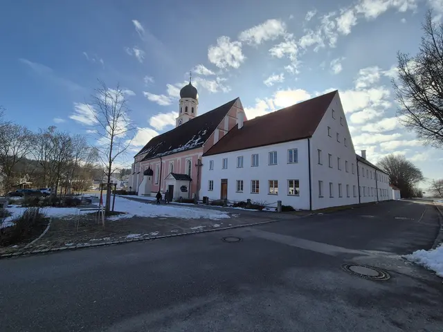 Mit dem Denkmalpreis des Bezirks Schwaben ausgezeichnet: Das Kloster Mussenhausen. | Foto: Silke Plösch