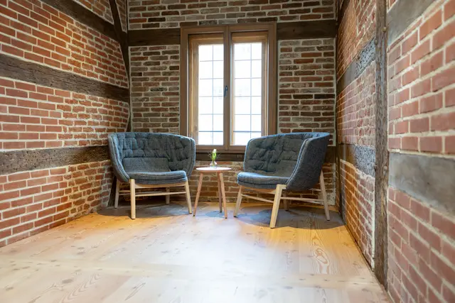 Denkmalpflegerisch saniert und undotiert ausgezeichnet mit dem Denkmalpreis des Bezirks Schwaben: Das Hotel Krone der Stadt Oettingen. | Foto: Tobias Atzkern / coredia - Medienproduktion GmbH