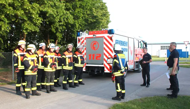 Zwei Gruppen der Herbertshofner Feuerwehr wurden von Moritz Nußbauer auf die Prüfungsaufgaben erfolgreich vorbereitet | Foto: Peter Heider
