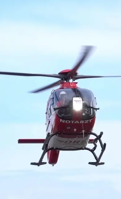 Bild Schepers Text Polizei Wesel / 85-jährige Radfahrerin nach Zusammenstoß mit Traktor schwer verletzt