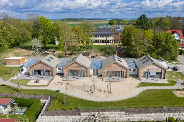 Ausgezeichnet mit dem Architekturpreis 2026 des Bezirks Schwa-ben: Die Kita Dürrlauingen. | Foto: Tobias Atzkern / coredia - Medienproduktion GmbH