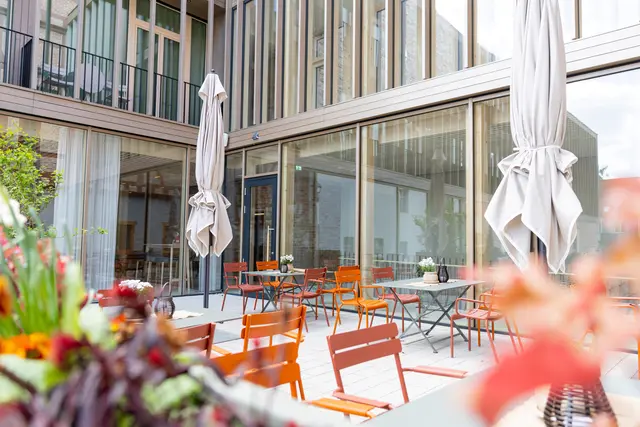 Denkmalpflegerisch saniert und undotiert ausgezeichnet mit dem Denkmalpreis des Bezirks Schwaben: Das Hotel Krone der Stadt Oettingen. | Foto: Tobias Atzkern / coredia - Medienproduktion GmbH