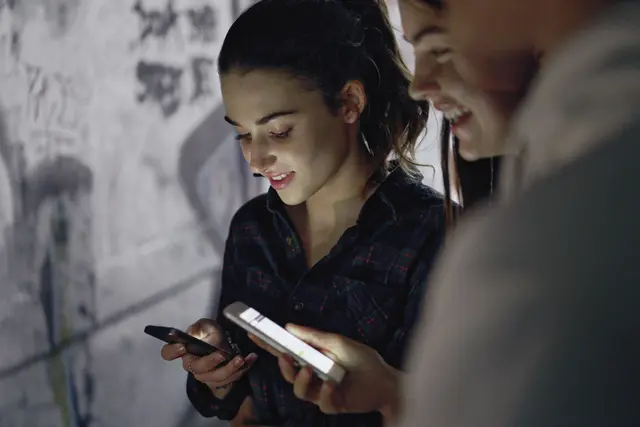 Wer die Möglichkeiten und Risiken digitaler Medien kennt, kann sich besser vor Cybermobbing schützen. | Foto: AOK
