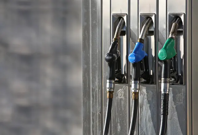 Zapfsäule: Durch eine vorausschauende Fahrweise lässt sich der Spritverbrauch deutlich senken | Foto: zonch / Fotolia.com