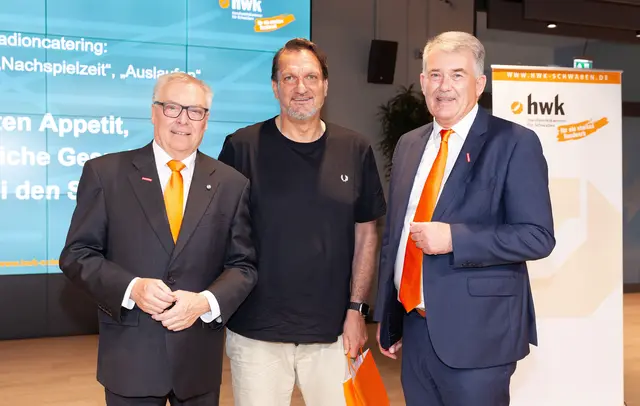 Betonten die Bedeutung des Ehrenamts in Handwerk und Sport (von links): HWK-Präsident Hans-Peter Rauch, FCA-Präsident Markus Krapf, HWK-Hauptgeschäftsführer Ulrich Wagner. | Foto: Sascha Schneider, HWK Schwaben