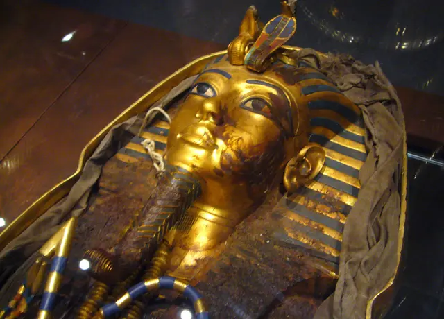 Der innere Sarkophag besteht aus Gold. Er ist 1,85 Meter lang und 110 Kilogramm schwer. | Foto: Kurt Wolter