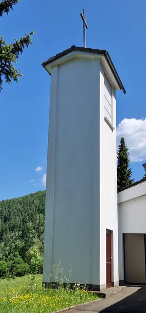 Glockenturm der Friedhofskapelle Breidenstein