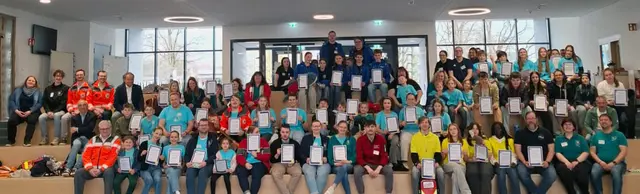 Teilnehmer, Schiedsrichter und Gäste des Kreiswettbewerbs des JRK Günzburg in der Realschule Thannhausen | Foto: Kerstin Eberle
