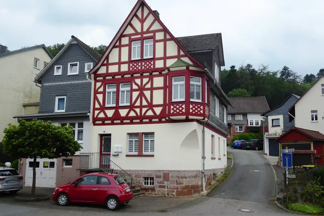 Hauptstraße 37.