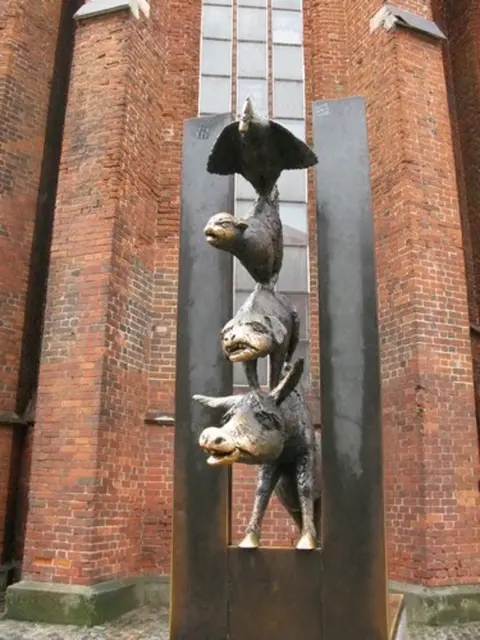 Riga ist die Partnerstadt von Bremen. Deswegen gibt es auch hier die Stadtmusikanten.  | Foto: Astrid Günther