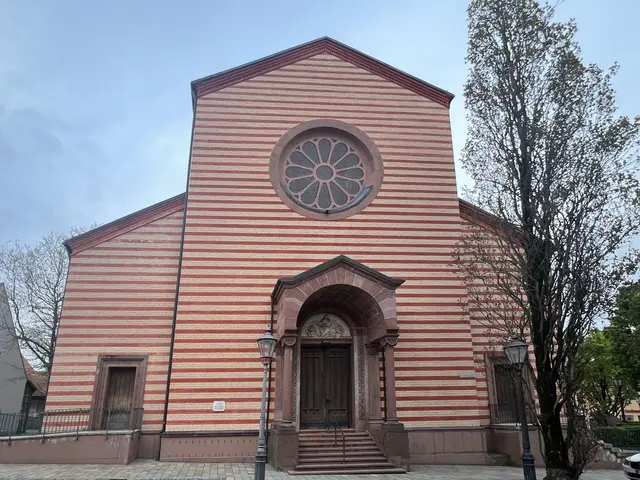Auch die Basilika behält ihren historischen Namen »Stadtpfarrkirche St. Jakob« bei. 

Seit der Gründung Friedbergs ist die Jakobskirche der spirituelle Mittelpunkt der Stadt. Über die Jahrhunderte wurden Stadt und Kirche immer wieder zerstört und immer wieder aufgebaut. So ist die Stadtpfarrkirche St. Jakob ein steinernes Zeugnis dafür, dass die Friedbergerinnen und Friedberger immer wieder neuen Mut und neue Kraft fanden, um aufzustehen, weiterzumachen und aufzubauen. | Foto: P. Steffen Brühl SAC