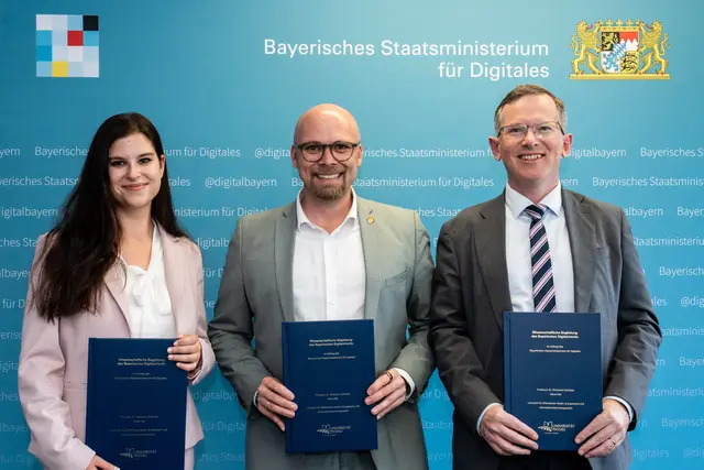 (v.l.n.r.): Silvie Hilz, Dr. Fabian Mehring, Prof. Dr. Meinhard Schröder | Foto: Staatsministerium für Digitales