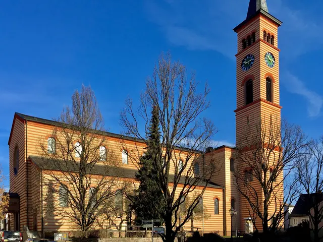 Eine Kirche ist immer mehr als die Steine oder das Holz, aus denen sie gebaut ist. Der Apostel Paulus spricht von den Gläubigen als lebendigen Steinen. Kirche lebt in den Menschen, und die Menschen beleben die Kirche. Das gilt auch an dem Ort, an dem die Stadtpfarrkirche St. Jakob seit mehr als 760 Jahren steht. | Foto: Pfarrei St. Jakobus maj. 