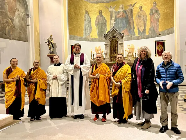Die Stadtpfarrkirche ist als Begegnungsort der Konfessionen und Religionen bekannt. Freie Religionsausübung ist ein Menschenrecht. Sich gegenseitig zu achten, auch wenn man nicht dieselbe Religion teilt, und voneinander zu lernen, ist ein Weg zu Frieden und Verständigung. | Foto: Pfarrei St. Jakobus maj. Friedberg