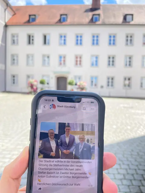 Mit dem neuen WhatsApp-Kanal der Stadt Günzburg sind die Bürger immer aktuell informiert. | Foto: Michael Lindner/ Stadt Günzburg