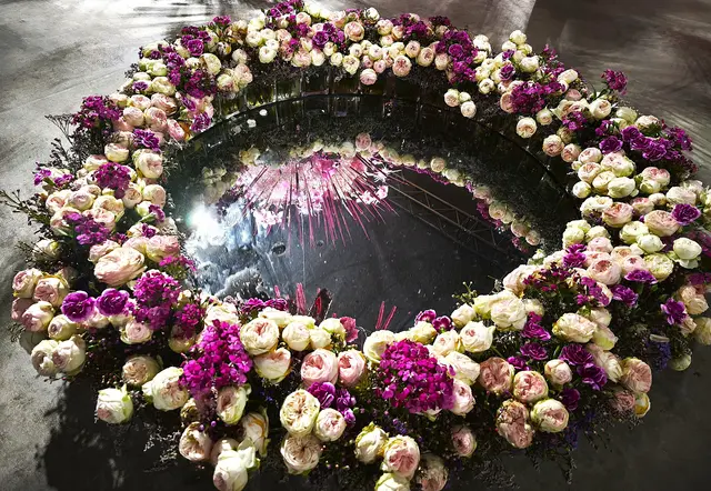 Florale Kunst mit Spiegelung in der Mitte | Foto: Shima Mahi