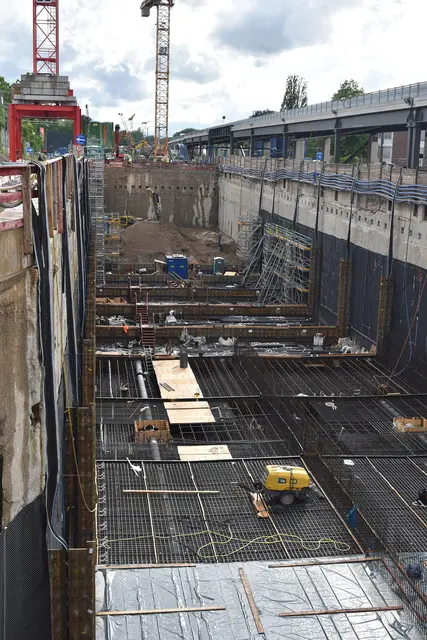 Hier sind die ersten Tunnelwände zu sehen