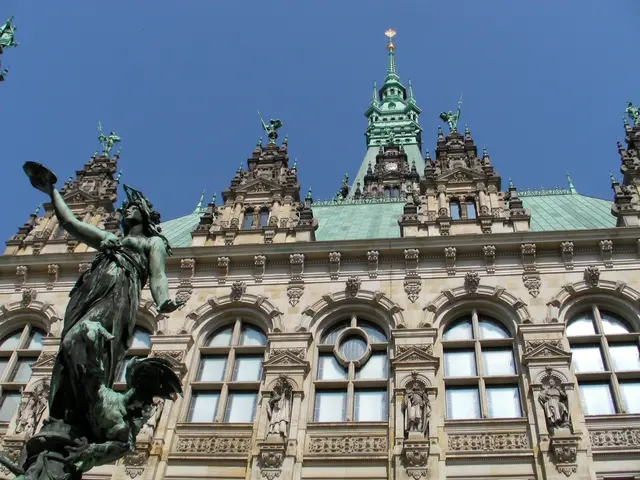 Der Rathaus Hamburg ist eines der bedeutendsten Bauwerke der Hansestadt und ein herausragendes Beispiel der Neorenaissance. Es wurde zwischen 1886 und 1897 errichtet und dient bis heute als Sitz von Senat und Bürgerschaft.