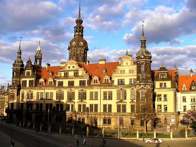Das Residenzschloss Dresden ist eines der bedeutendsten historischen Bauwerke Sachsens und die ehemalige Hauptresidenz der sächsischen Kurfürsten und Könige. Heute beherbergt es mehrere Museen der Staatlichen Kunstsammlungen Dresden und zählt zu den wichtigsten Kulturorten der Stadt.
