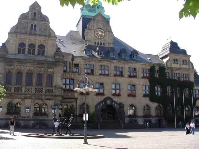 Das Rathaus Recklinghausen ist eines der markantesten und architektonisch bedeutendsten Rathäuser in Nordrhein‑Westfalen. Es wurde 1905–1908 im Stil der Deutschen Neorenaissance erbaut und 2020 von den Bürgerinnen und Bürgern NRW zum schönsten Rathaus des Landes gewählt.