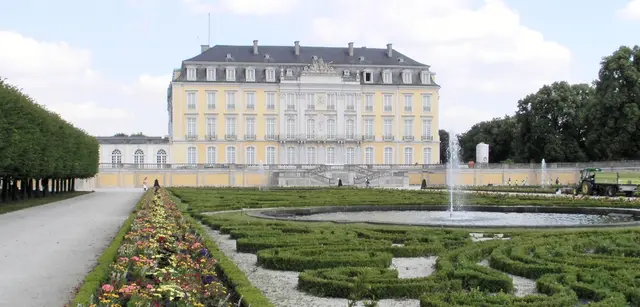 Schloss Brühl bezeichnet in der Regel die beiden berühmten Rokoko-Residenzen Schloss Augustusburg und Schloss Falkenlust in Brühl (NRW). Beide Anlagen gehören seit 1984 zum UNESCO‑Welterbe und zählen zu den bedeutendsten Rokoko‑Bauten Deutschlands.