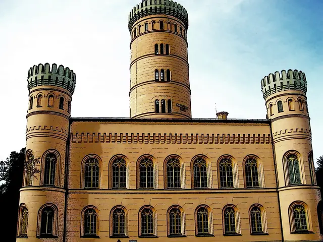 Schloss Granitz – genauer: Jagdschloss Granitz – ist eines der bekanntesten Wahrzeichen der Insel Rügen. Es wurde zwischen 1837 und 1846 als repräsentativer Jagdsitz des Fürsten Wilhelm Malte I. zu Putbus erbaut und liegt auf dem 107 m hohen Tempelberg mitten im Waldgebiet der Granitz. Mit jährlich 200.000–250.000 Besuchern gehört es zu den meistbesuchten Museen Mecklenburg‑Vorpommerns 