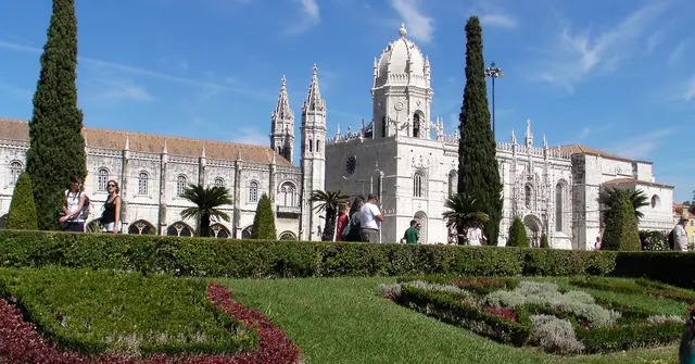 Der Klosterkomplex von Belém in Lissabon – offiziell Mosteiro dos Jerónimos – ist eines der bedeutendsten Bauwerke Portugals. Er gilt als Meisterwerk der portugiesischen Spätgotik (Manuelinik) und gehört seit 1983 zum UNESCO‑Welterbe