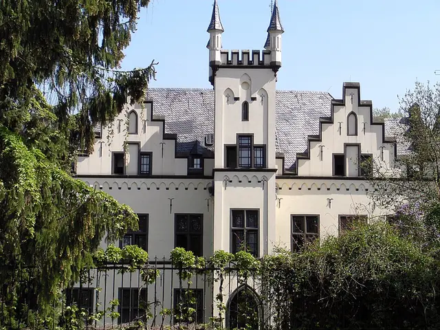 Haus Horst in Mönchengladbach ist ein historisches Wasserschloss im Stadtteil Giesenkirchen und gilt als Stammsitz der Herren von Horst. Die Anlage gehört zu den bedeutendsten niederrheinischen Rittersitzen und ist heute ein Baudenkmal.