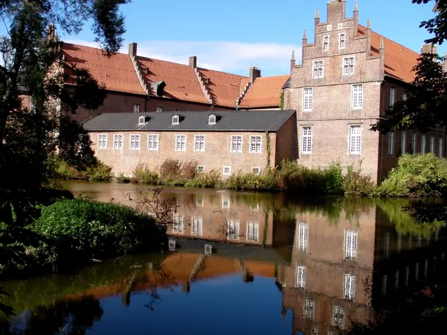 Schloss Herten ist ein spätgotisches Wasserschloss in Herten (Kreis Recklinghausen) und zählt zu den schönsten historischen Anlagen im Ruhrgebiet. Es liegt idyllisch in einem rund 30 Hektar großen Schlosspark und wurde 1376 erstmals urkundlich erwähnt 