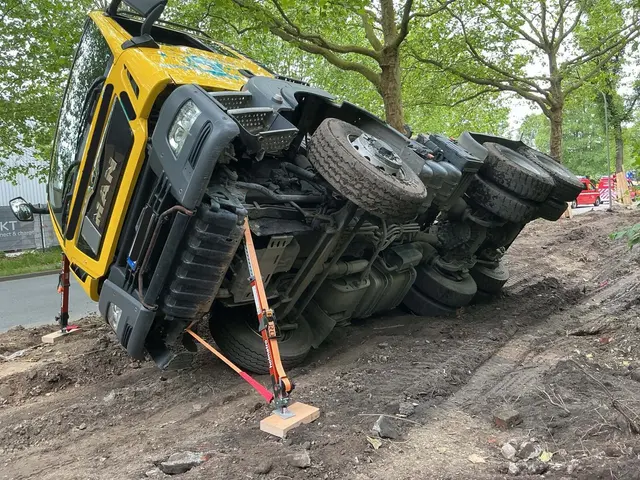 Die weitere Bergung des Fahrzeugs erfolgt durch eine spezialisierte Fachfirma. | Foto: Feuerwehr Bochum