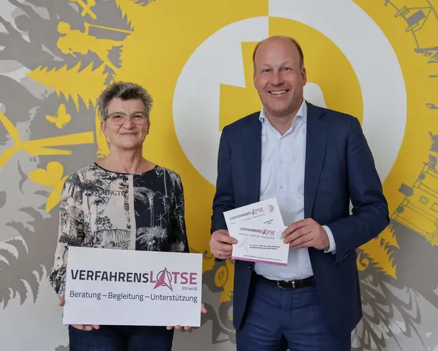 Verfahrenslotsin Margarete Knöferl unterstützt jungen Menschen im Landkreis Augsburg im Leistungs-Dschungel der Eingliederungshilfe.  | Foto:  Patrick Macho
