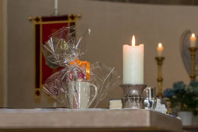 In Anerkennung für sein Engagement und für bleibende Verdienste um die Friedberger Pfarrei hat der Pfarrgemeinderat mit einstimmigem Beschluss den Friedberger Bürger und ehemaligen Stadtrat Franz Reißner mit der Verleihung des Jakobsbechers geehrt. | Foto: FSeventfoto