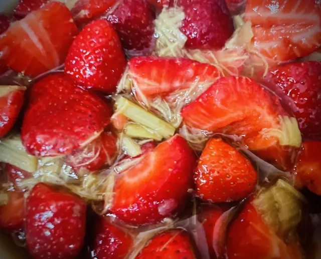 Erdbeeren mit Rhabarber