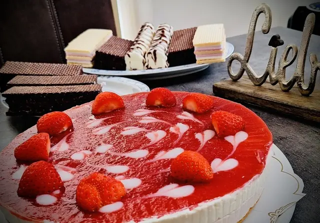 Torte und Waffeln bei Gudrun