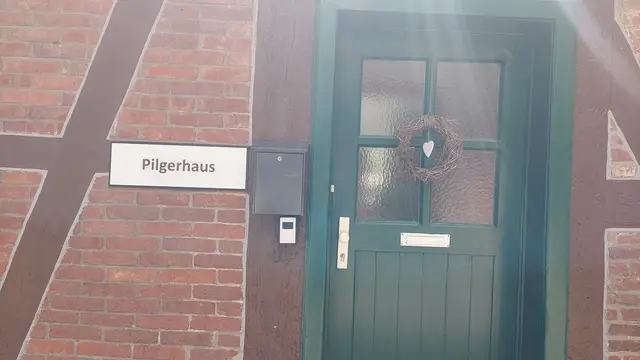 Pilgerhaus mit drei Übernachtungszimmern, Gemeinschaftsraum, Nasszelle (Benutzung nach Absprache).