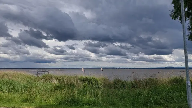 Dunkle Wolken in Mardorf, aber es gab keinen Regen.
