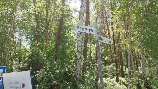 Abzweigung Neustadt Rbge  Moorstraße - Moorerlebnispfad