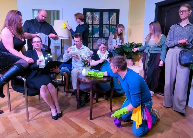 Hier ist das Ensemble bei einer Probe für das neue Stück zu sehen. V.l. Sarah Bäder, Nadine Rott, Aljoscha Liebert, Leonard Url, Sascha Stüttgen, Sandra Cassagranda, Emmi Engel, Julia Lunde, Franziska Dietzen, Stephan Jacob- Emmert.
Foto: Bühne 47
