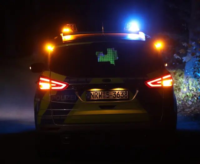 Bild Schepers Text Polizei Wesel  / Verbotenes Kraftfahrzeugrennen - Pkw und Führerscheine sichergestellt