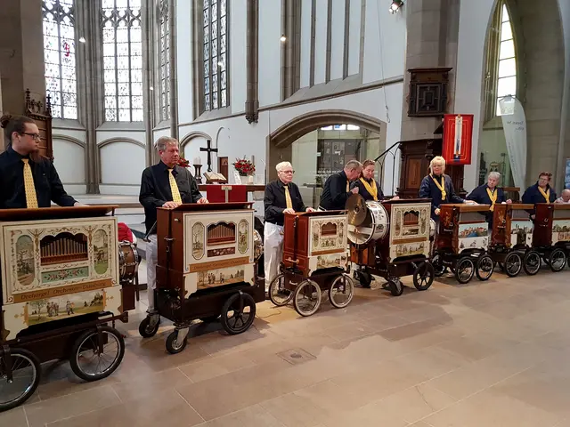 Das Bild stammt von einem früheren Auftritt von Ferdi's Drehorgelorchester in der Salvatorkirche.
Foto: www.ferdimusikanten.de

