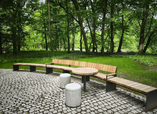 Im Stadtpark Langenhagen gibt es jetzt neue Ruhebänke und Treffpunkte wie diesen hier. | Foto: Shima Mahi