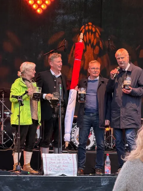 Von links: Monika Uhl Vorsitzende Partnerschaftsverein, Richard Greiner Bürgermeister Neusäß, Olaf Schlegel Bürgermeister Markkleeberg, Karsten Schütze Oberbürgermeister Markkleeberg | Foto: Gerhard Uhl