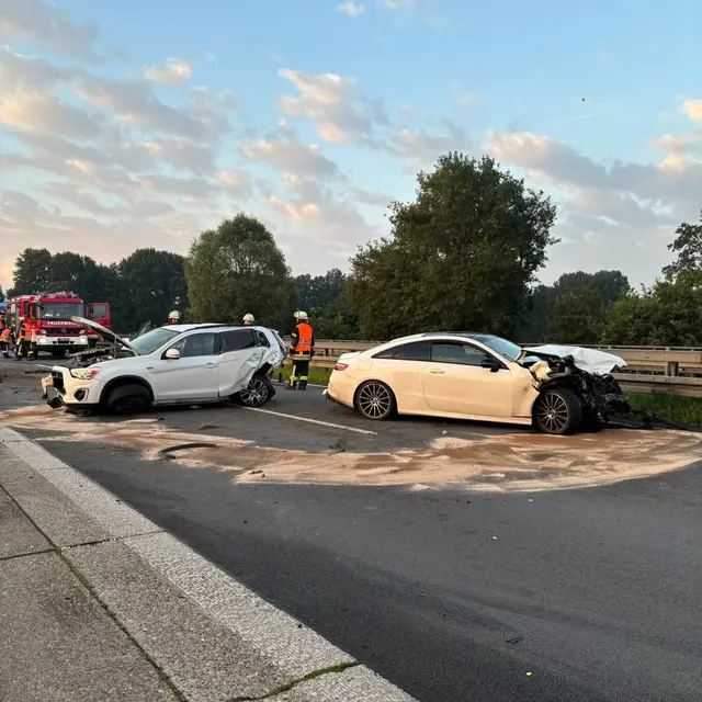 Bilder Feuerwehr Hamminkeln/ Verkehrsunfall mit Überschlag
