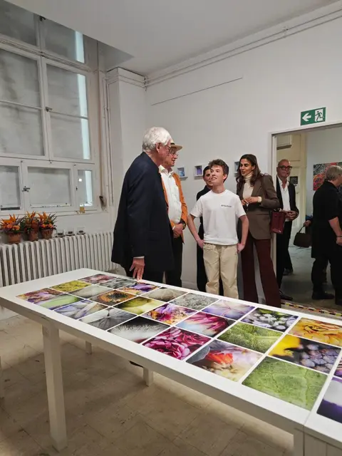 Vorstellung des 16-jährigen Gründers des Audiosystems NAVITONE Max Billerbeck, der sein erstes Projekt im Rahmen der Ausstellung "Der andere Blick" vorstellen konnte, hier mit Professor Bodo Hombach und Ivo Franz