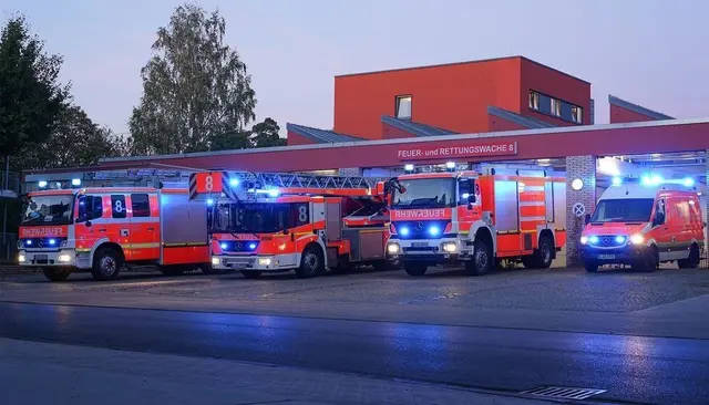 Brennende Wohnbaracke - Feuerwehr verhinderte Ausbreitung des Feuers
