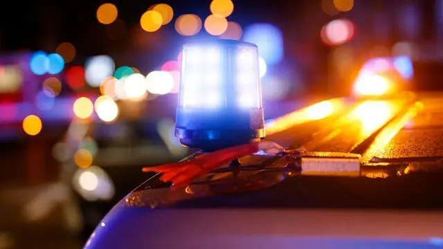 Großeinsatz der Polizei in Oberbilk - Mehrere Hundert Menschen feierten auf Straßen - Pyrotechnik gezündet - Böller in Richtung Einsatzkräfte geworfen - Strafanzeigen