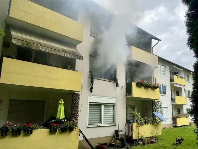 Ausgedehnter Zimmerbrand in Essen-Frillendorf - Mehrfamilienhaus derzeit nicht bewohnbar
