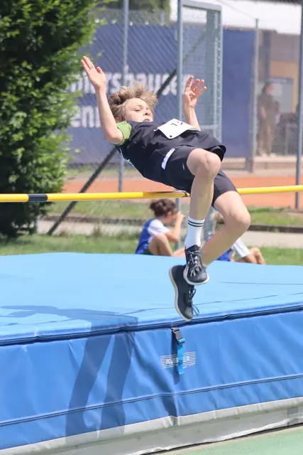Konstantin Schlegel im Hochsprung - er wurde mit nur einem Fehlversuch mehr als der Zweitplatzierte mit 1,12m Dritter in der Hochsprungwertung der M10 bei den Kreismeisterschaften U12/U14 in Zusmarshausen. | Foto: Angelika Scheich