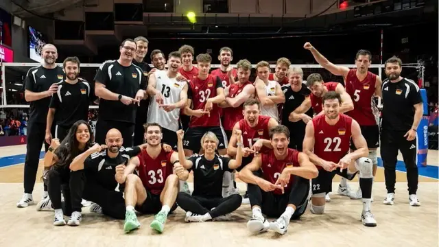DVV-Männer feiern Sieg gegen Olympiasieger Frankreich
Foto: volleyballworld | Foto: Foto: volleyballworld